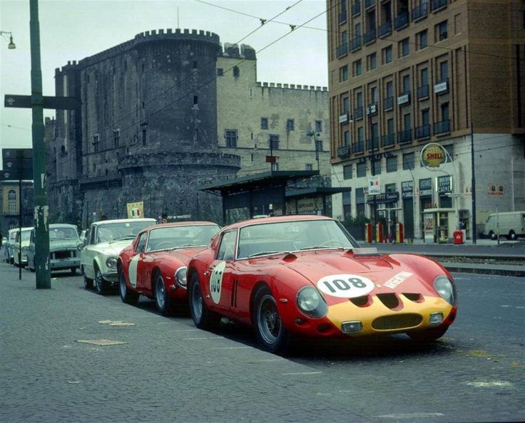 1963-05-05_Napoli_Castel_Nuovo_Ferrari_250_GTO_3445GT.jpg