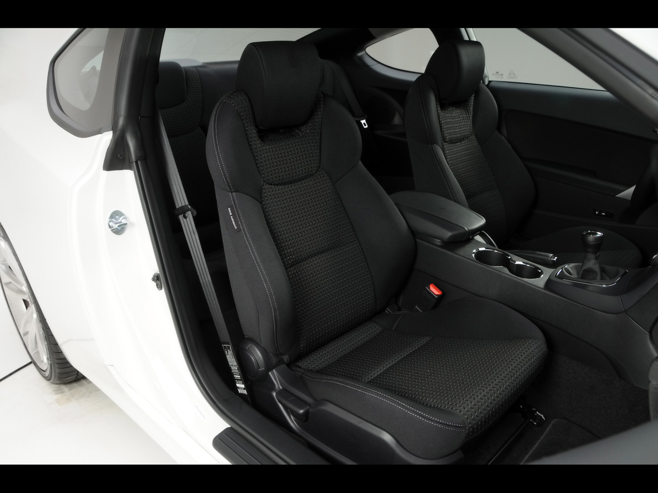 2010-Hyundai-Genesis-Coupe-R-Spec-Seat-1280x960.jpg