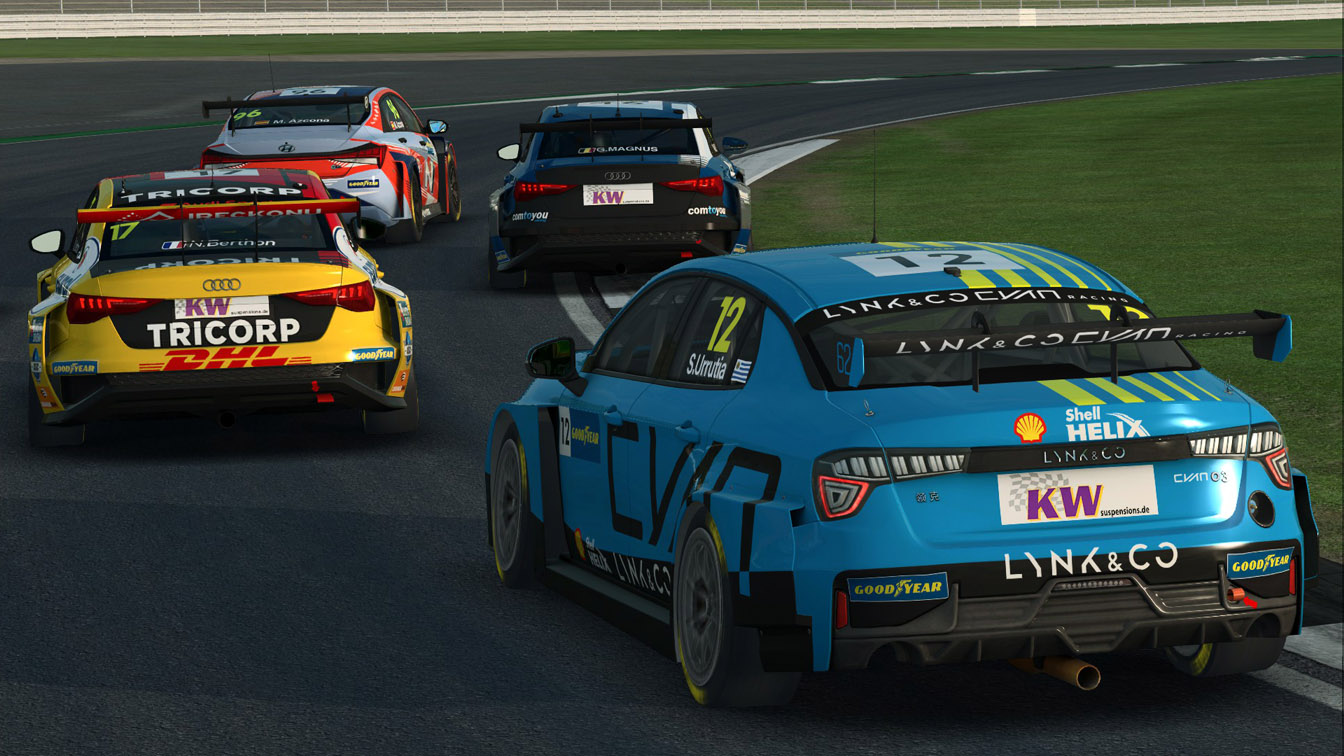 2a RACEROOM WTCR 2022 at SILVERSTONE HISTORIC copy.jpg