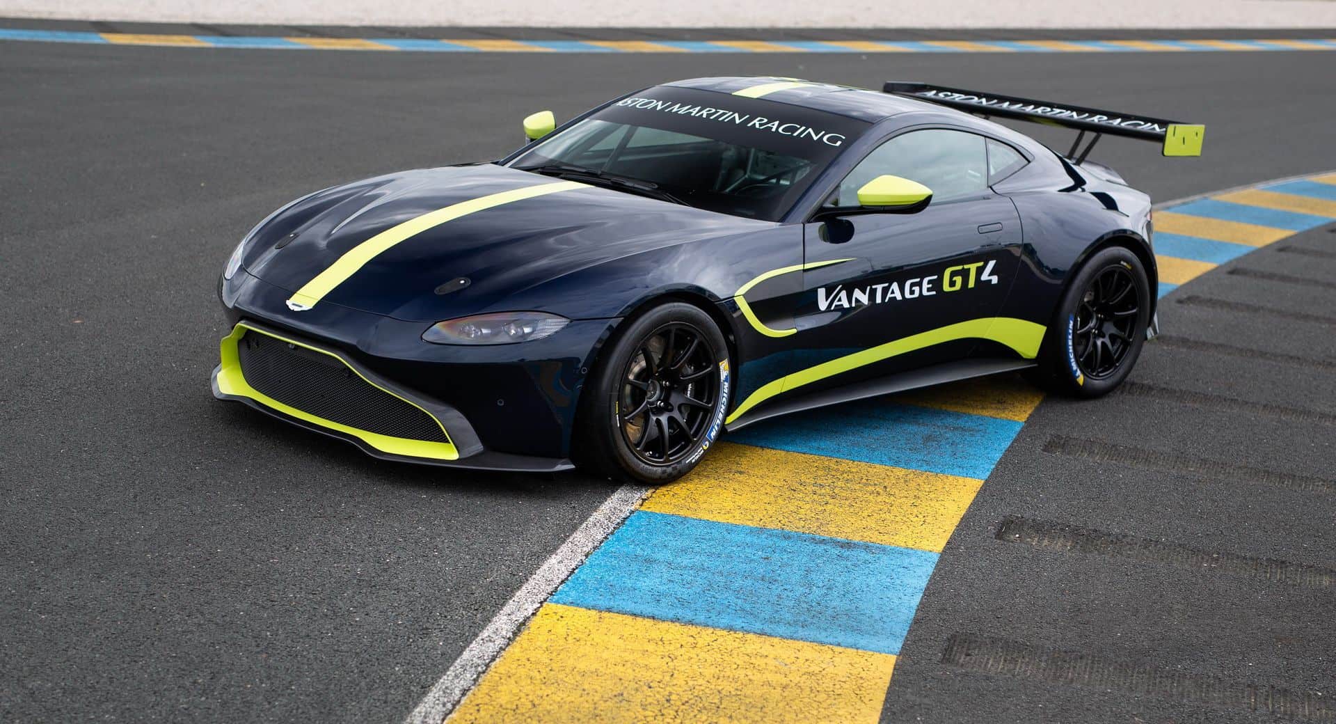 Aston Martin Vantage GT4 2019.jpg