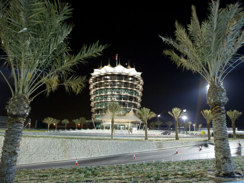 Bahrain-International-Circuit-vip-tower-at-ni_2719137.jpg