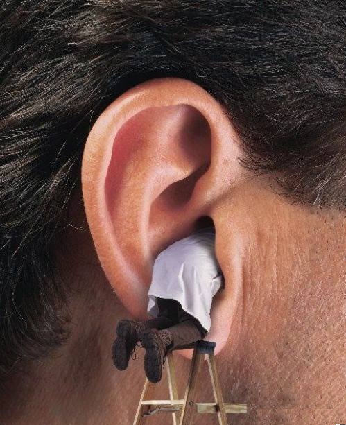 Ear-Cleaning-Funny-Picture.jpg