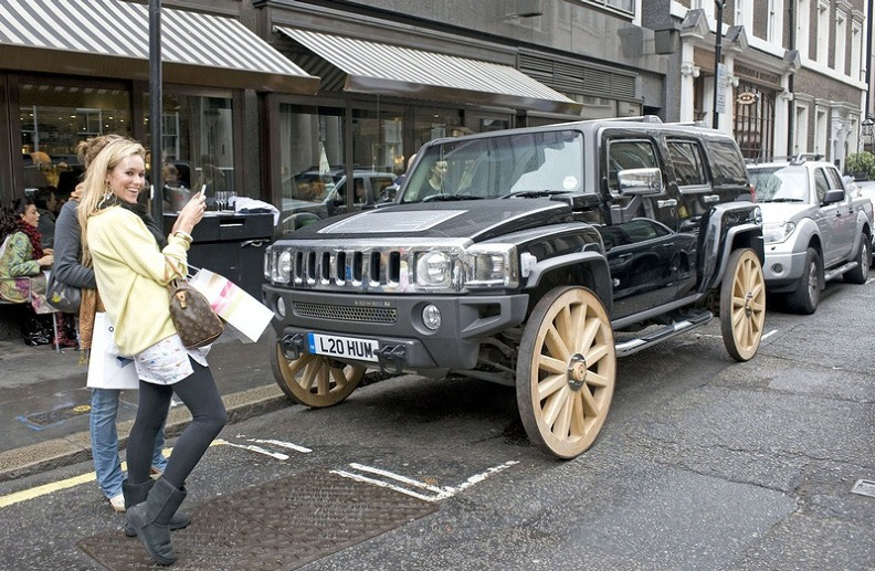 hummer-h3-with-wooden-wheels.jpg