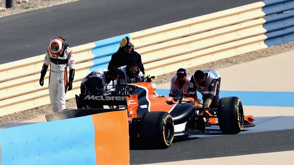 McLaren F1 Bahrain Test.jpg