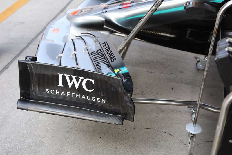 mercedes-amg-f1-w10-front-wing-1 (1).jpg