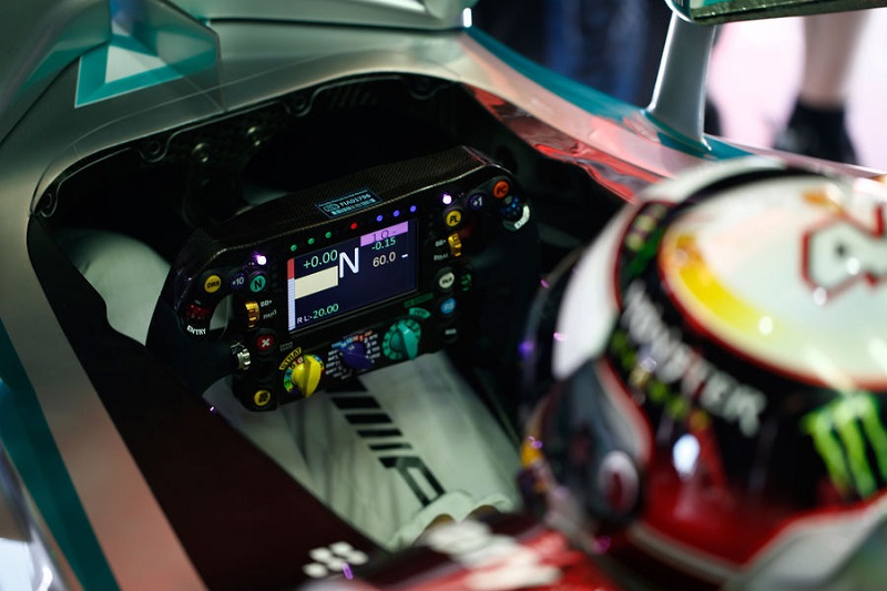 Mercedes Cockpit.jpg