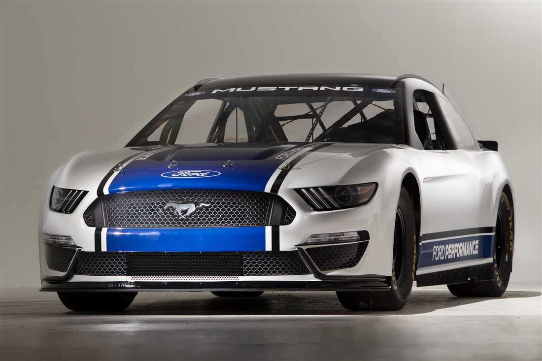 NASCAR Ford Mustang 3.jpg