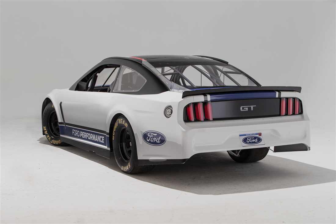 NASCAR Ford Mustang 5.jpg