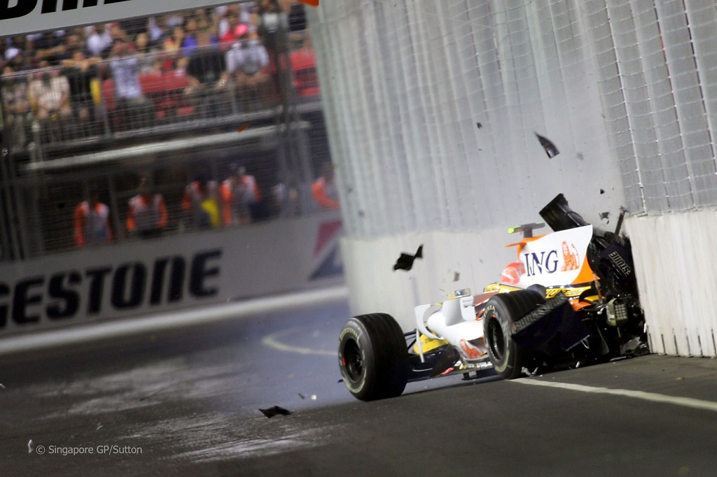 Nelson Piquet Jr F1 Crash.jpg