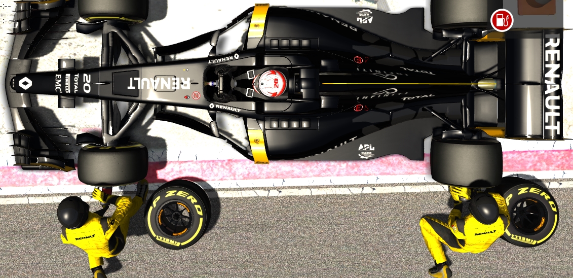 Renault pit crew.jpg