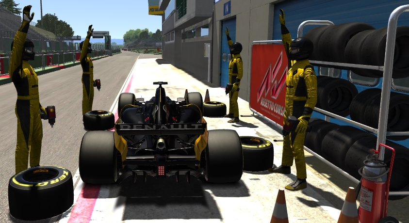 Renault pit crew_2.jpg