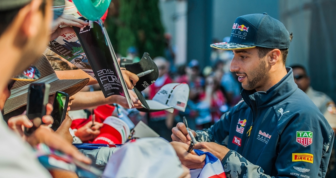 Ricciardo_Autographs.jpg
