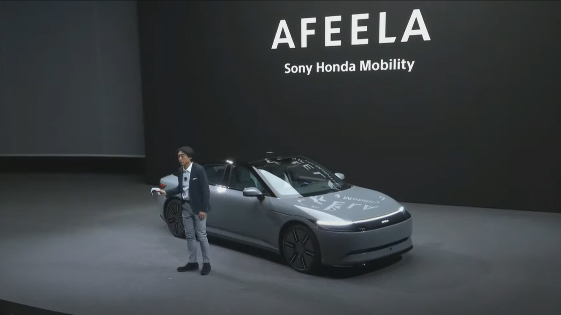Sony Honda Mobility Afeela, DualSense PS5, CES 2024 Izumi Kawanishi.jpg