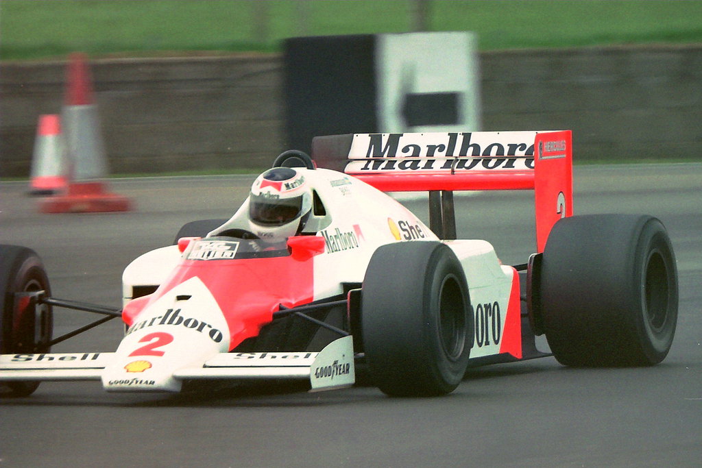 Stefan Johansson 1987 McLaren.jpg