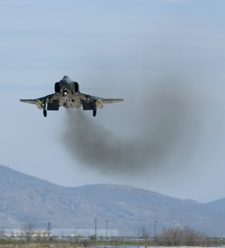 F-4+Phantom+II+smoke.jpg