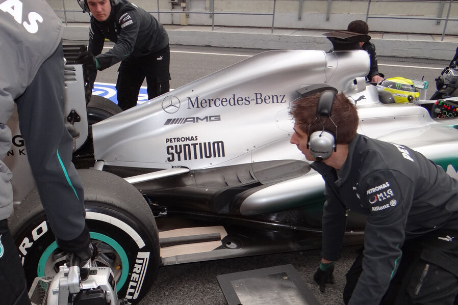 Nico-Rosberg-Mercedes-Formel-1-Test-Barcelona-19-Februar-2013-19-fotoshowImageNew-6f54cd9f-662078.jpg