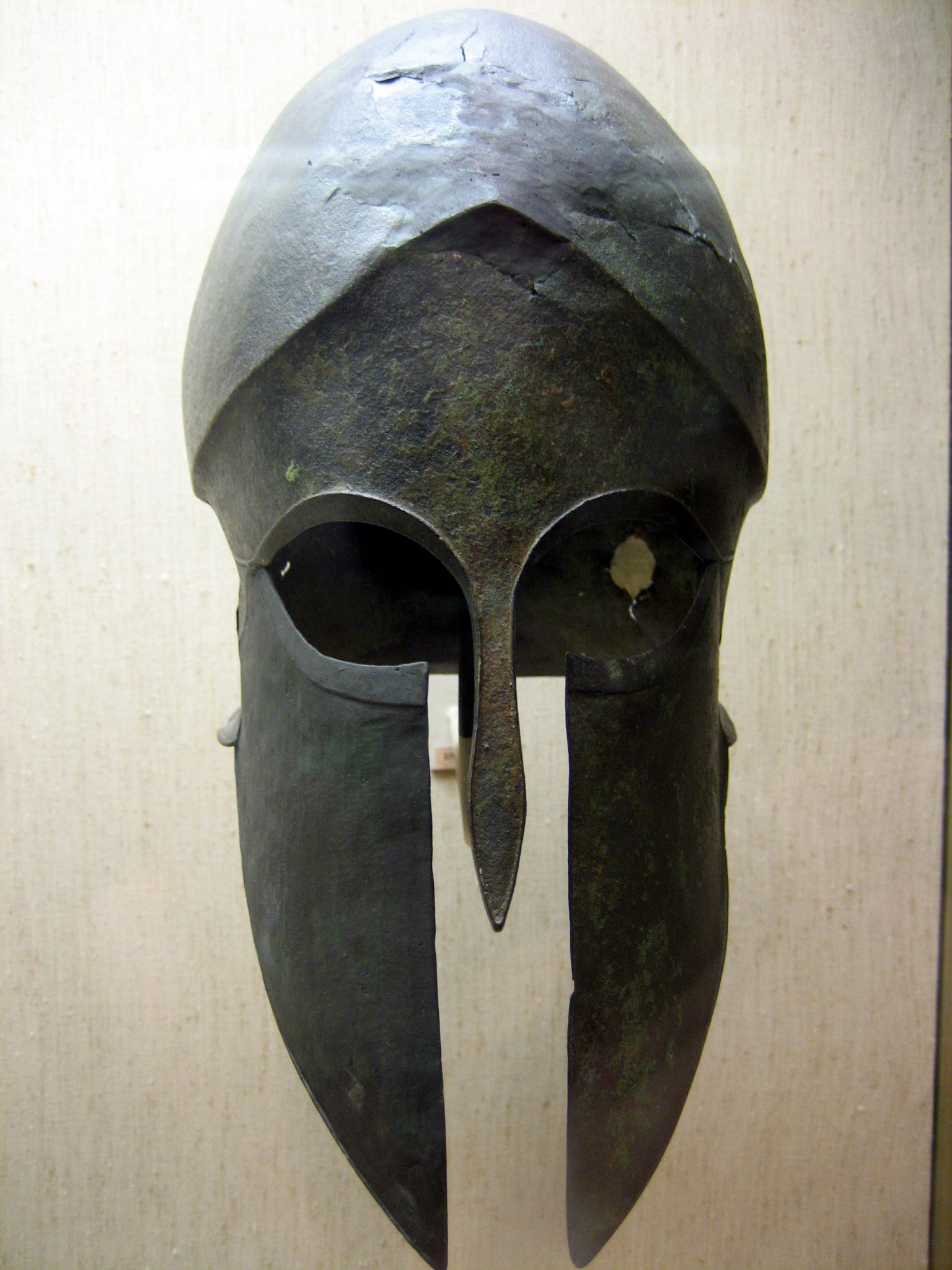 Ancient_Greek_helmet.jpg