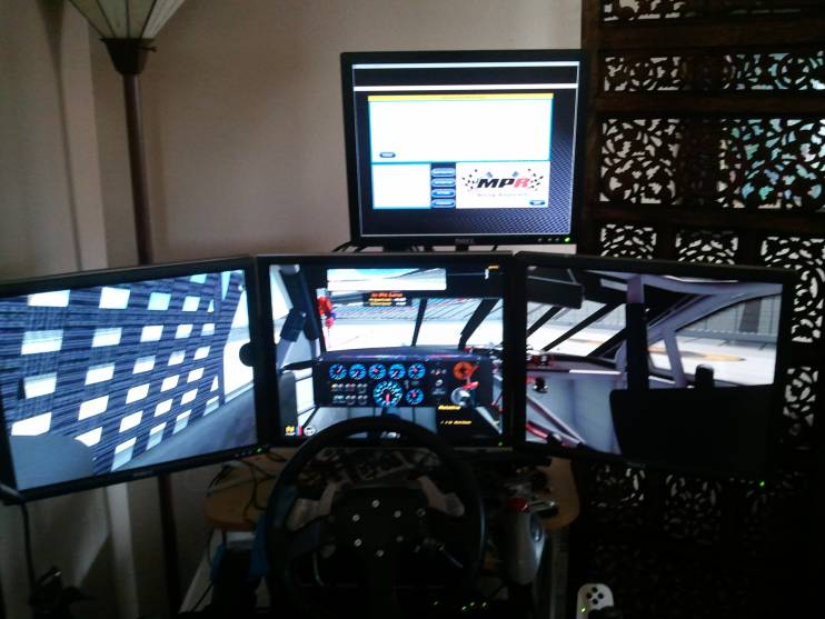 3+1monitors-on-obutto-sim-racing-rig.jpg