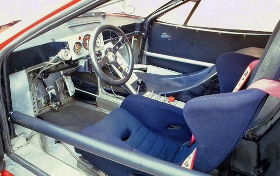 Cockpit-570.jpg